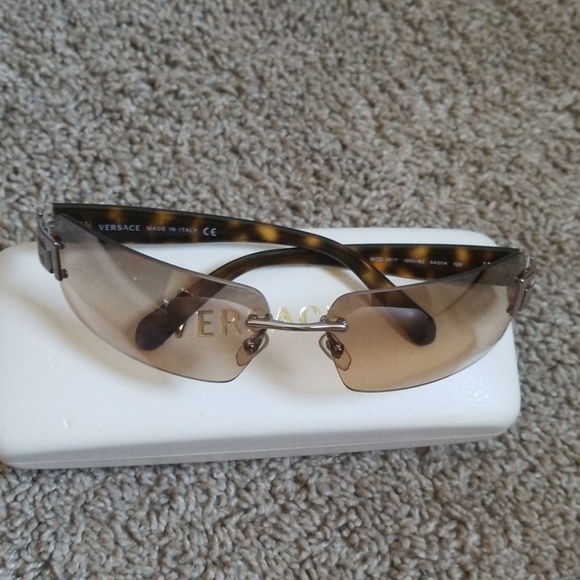 GUC womens sunglasses ,comes with case main image 4